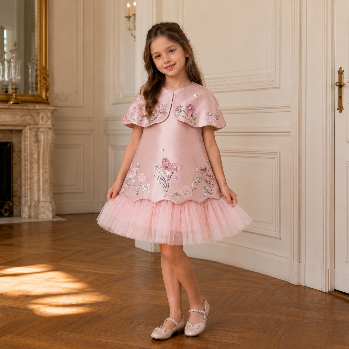 Petite fille portant la robe de princesse rose Anna